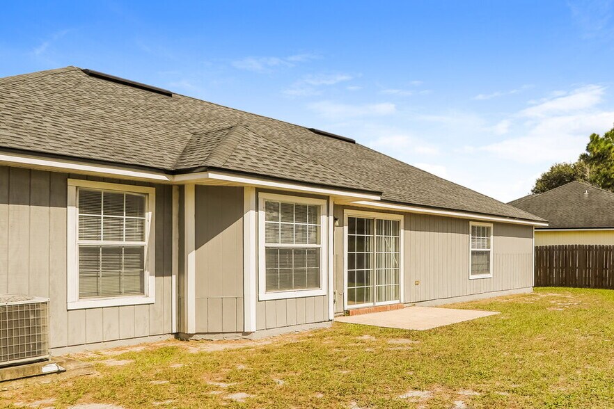 Building Photo - 6621 Delta Post Dr W