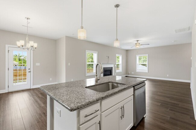 Building Photo - Like new single family home in Cameron, NC!