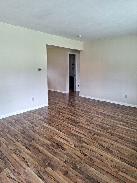 Building Photo - 470 Edgewood Rd