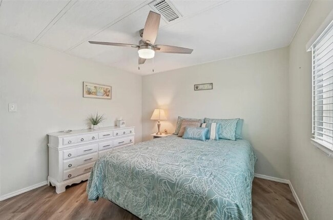 Building Photo - 106 Lazy River Rd