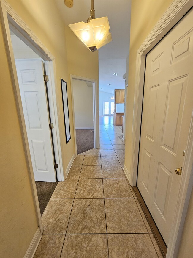 Building Photo - 3283 Emerson Ln