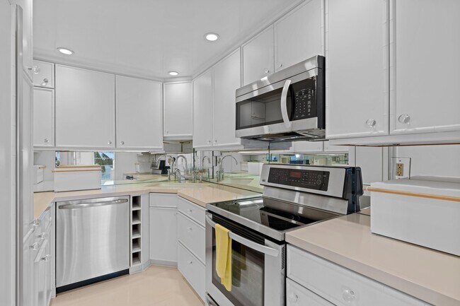 Building Photo - 2800 N Flagler Dr