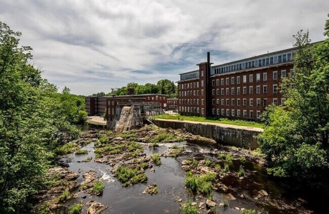 Building Photo - 413 2nd St