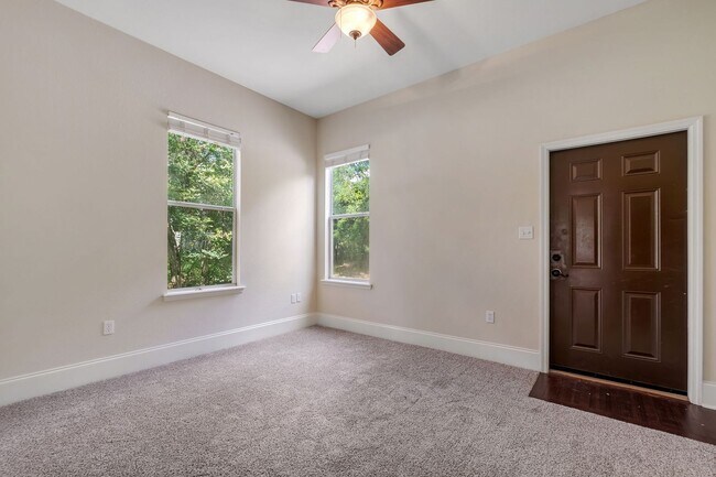 Building Photo - Midtown Tallahassee Townhome