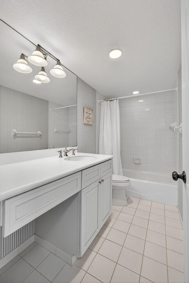 Building Photo - 2600 N Flagler Dr