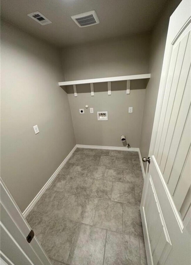 Building Photo - 7742 Lariat Toss Dr