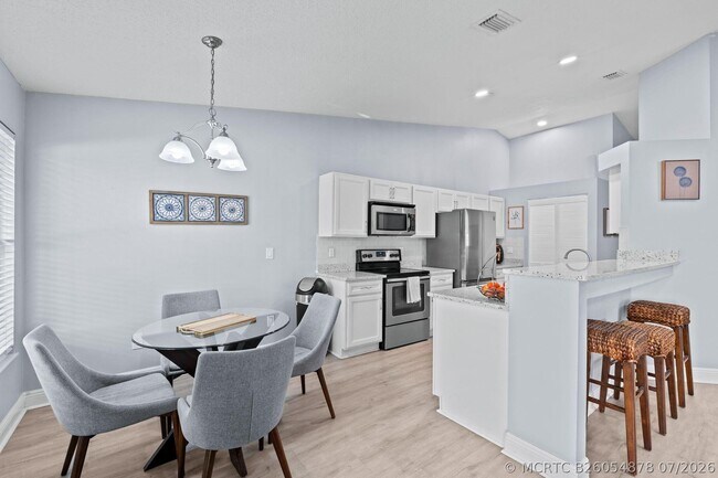Building Photo - 1599 Bayridge Pl