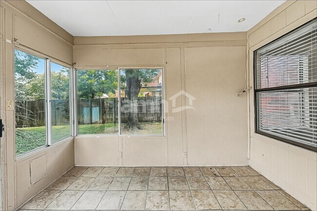 Building Photo - 8010 Manderly Pl