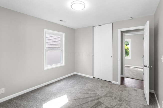 Building Photo - 261 Sunset Dr S