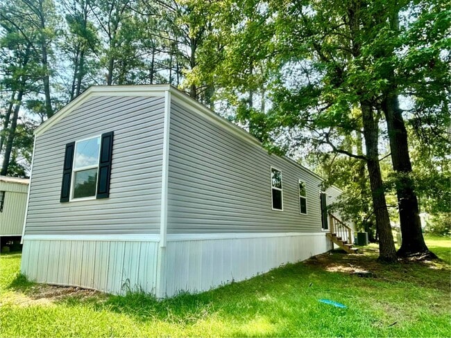 Building Photo - 60 White Oak Village