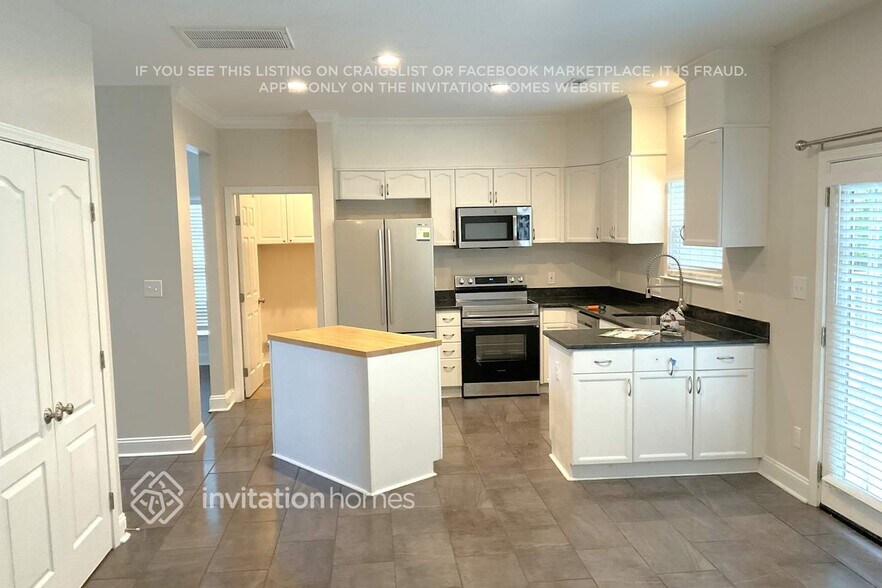 Building Photo - 2116 Pineapple Ct