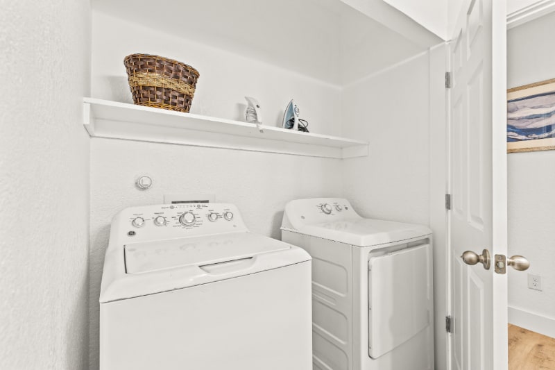 Building Photo - 911 W Wildwood Dr