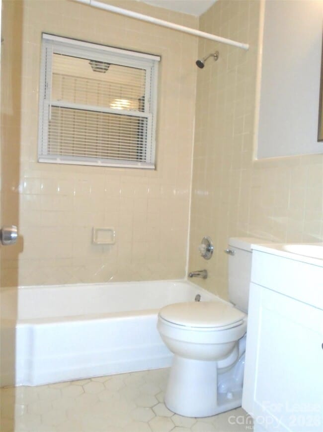 Building Photo - 1500 Woodhill Ln