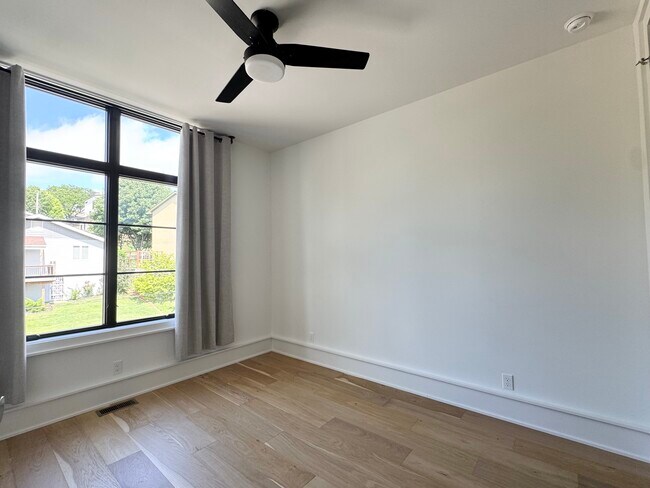 Building Photo - 2109 Belleview Ave