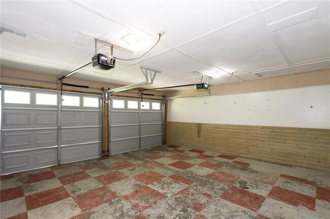 Building Photo - 3720 Sunny Hill Dr