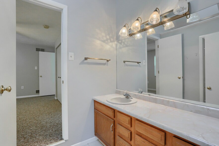 Building Photo - 2624 Hunters Point Dr