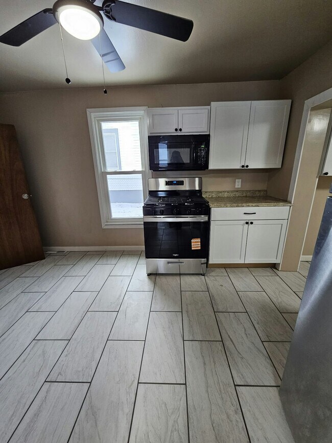 Building Photo - 2644 4th St