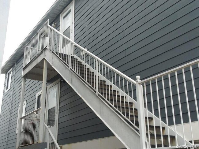 Building Photo - 3-19 Beach 36th St