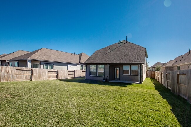 Building Photo - 21134 Garden Palm Dr