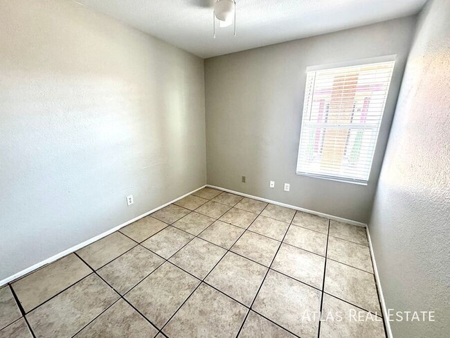 Building Photo - ONE MONTH FREE! 2 Bedroom 1 Bath in Mesa M...