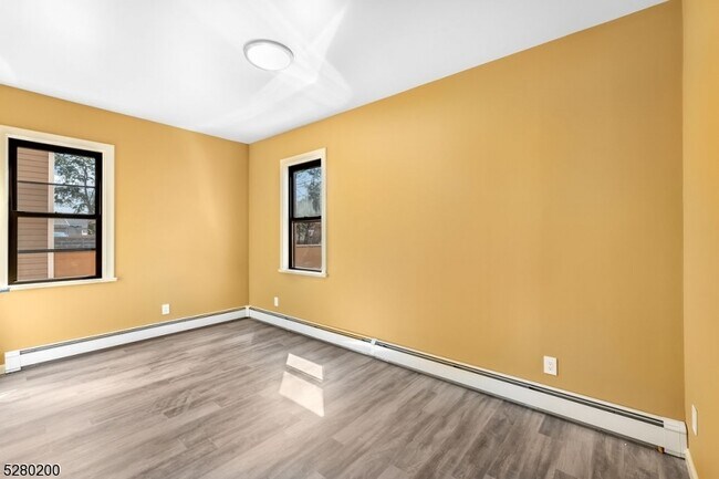 Building Photo - 116 Paine Ave