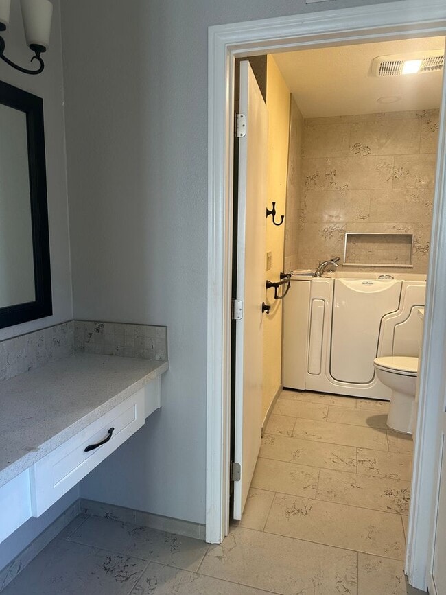 Building Photo - JUST LISTED! Single-Story Condo