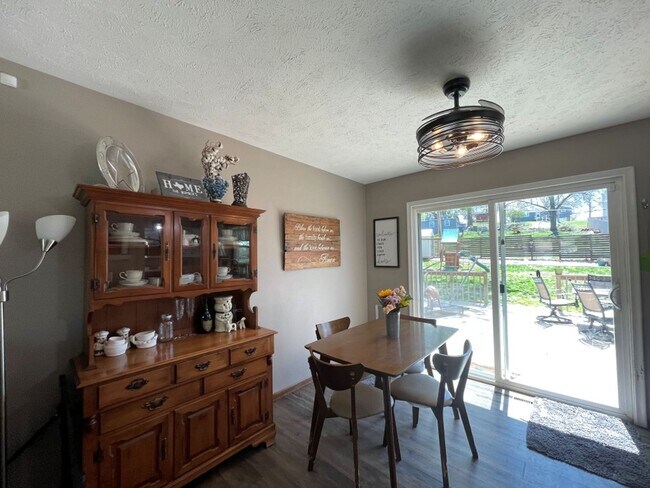 Building Photo - Home For Rent Bellevue.