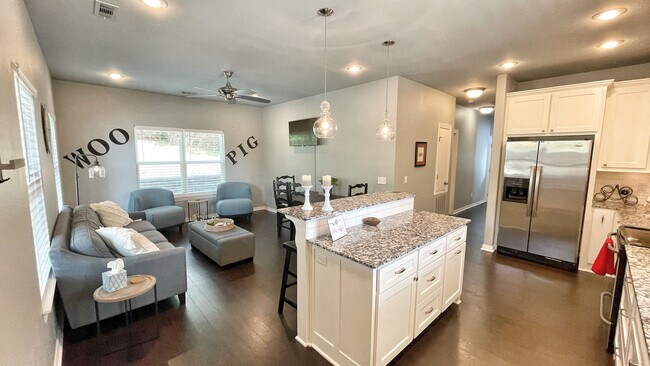 Building Photo - Pre Leasing For August 2024!! 3 Minutes fr...