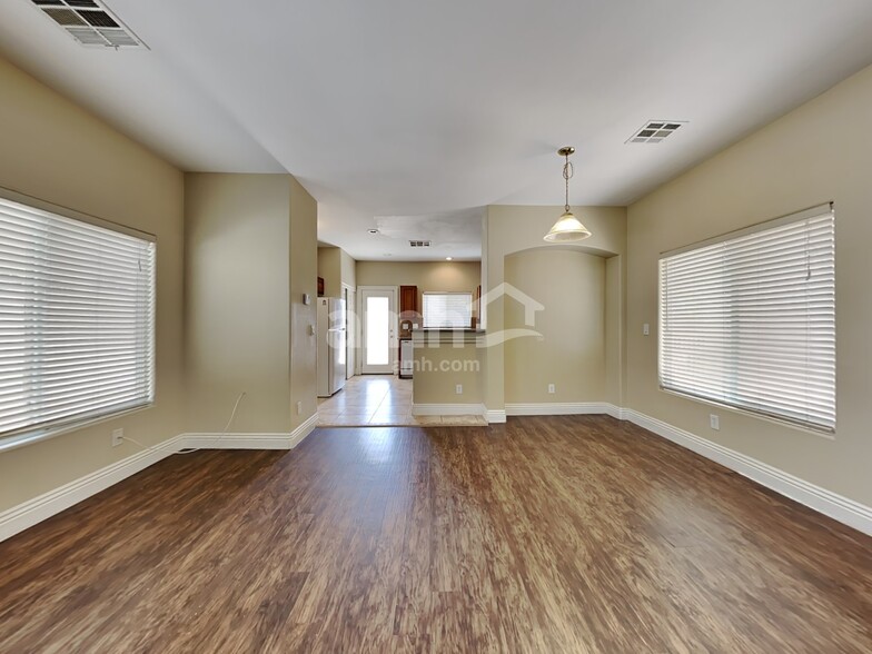 Building Photo - 8845 Red Fox Dr