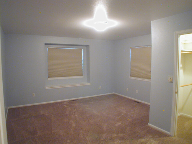 Building Photo - House For Lease