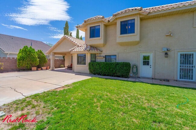 Building Photo - Spacious 6 Bedroom Home with a Balcony!