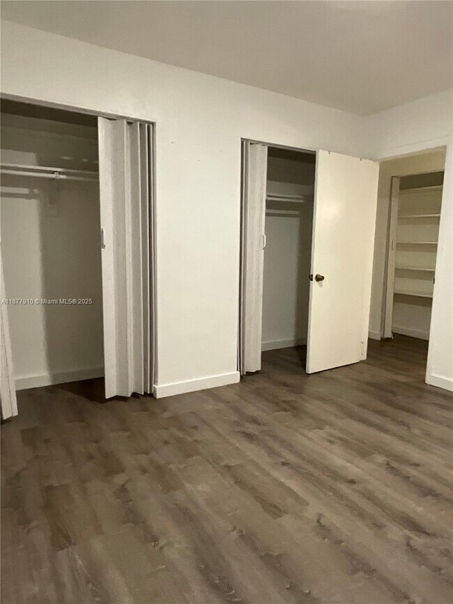 Building Photo - 3333 NW 5th Ave