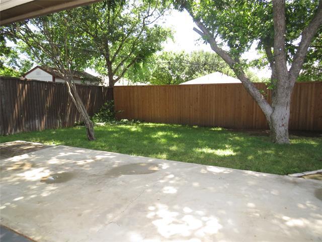 Building Photo - 2308 Crestmeadow St