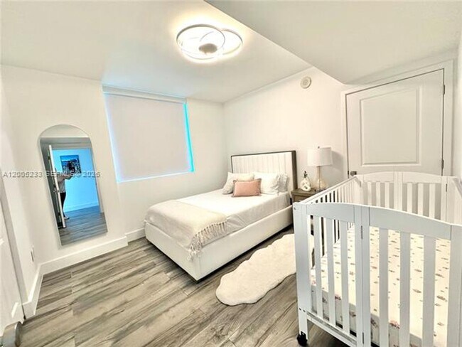 Building Photo - 400 Sunny Isles Blvd