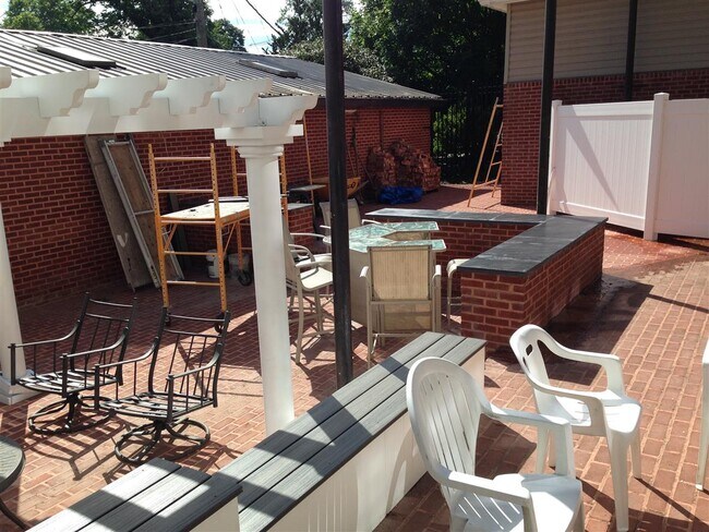 Building Photo - 5 S Center St