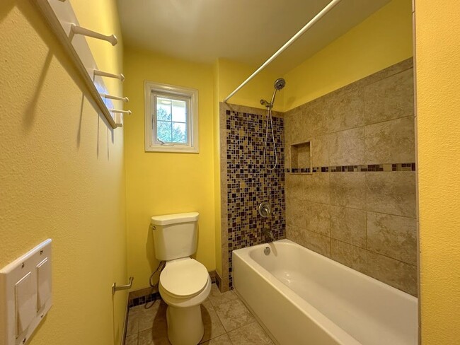 Building Photo - Luxury living in Gig Harbor!