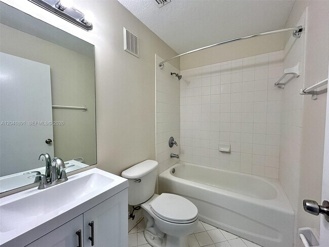 Building Photo - 1270 SE 28th Ct