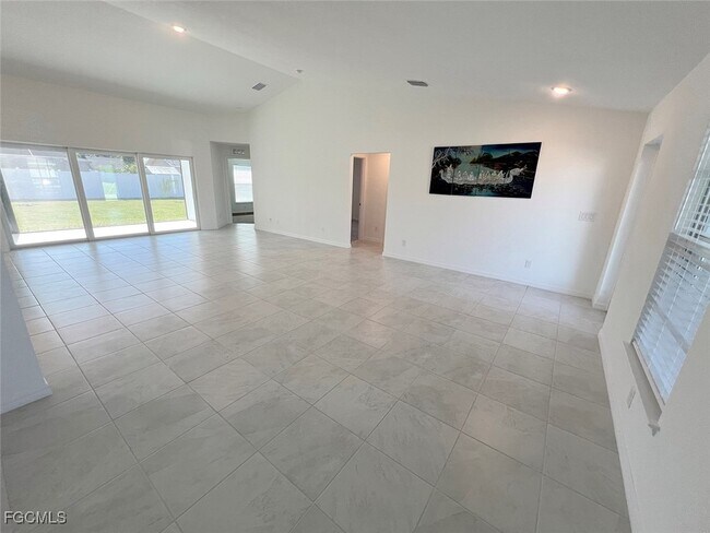 Building Photo - 1422 SW 10th St