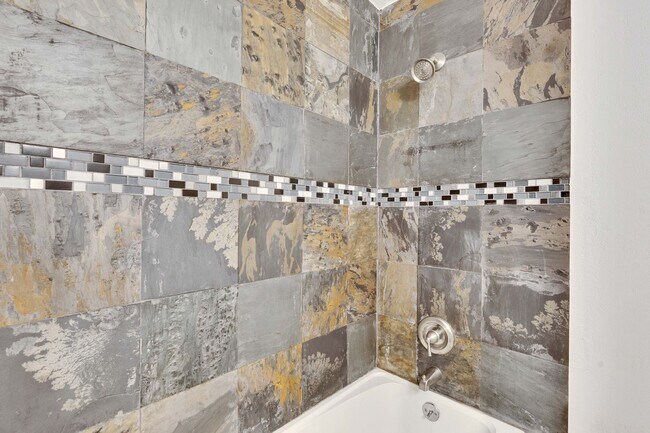 Building Photo - Great 3 bedroom home in South Austin!