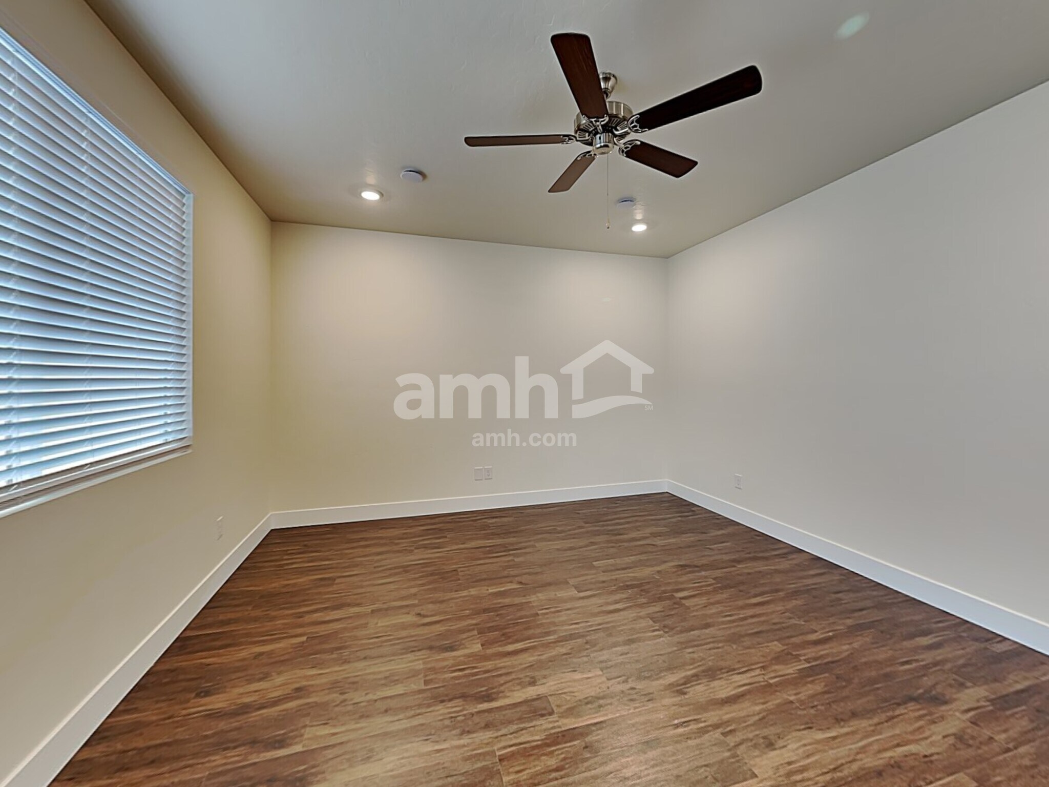 Building Photo - 701 S Rocker Ave