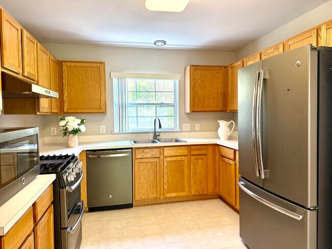 Building Photo - 3083 Promenade Cir