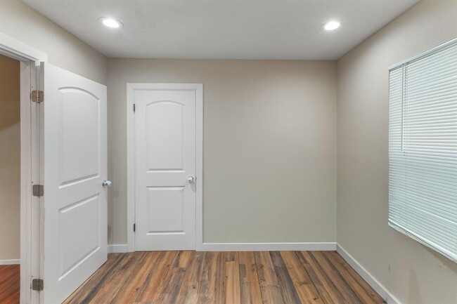 Building Photo - 4705 Menchaca Rd