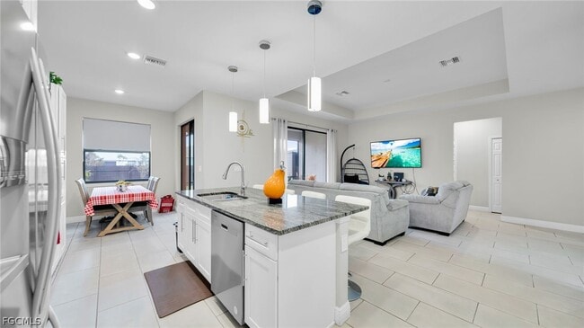 Building Photo - 221 Chiquita Blvd N