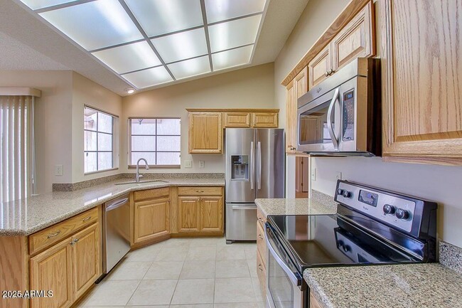 Building Photo - 13820 W Oak Glen Dr