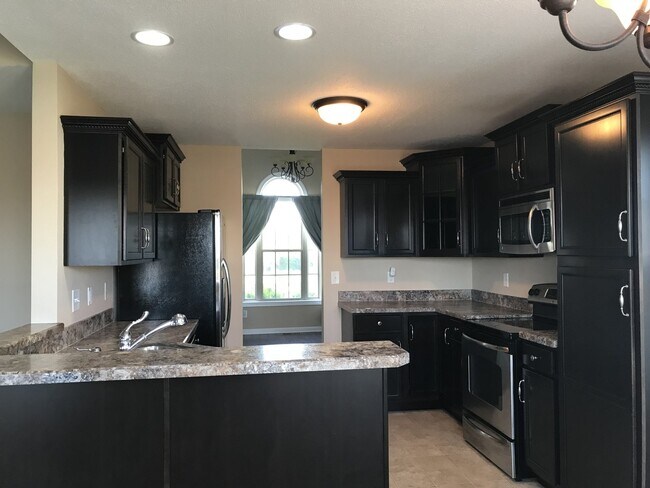 Building Photo - 1313 Chinook Cir