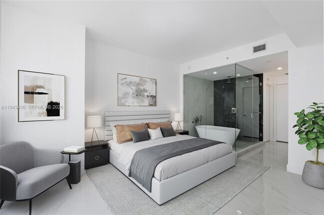 Building Photo - 700 NE 24th St