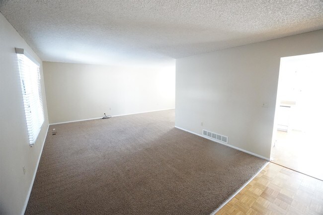 Building Photo - 7047 S Fairfax St