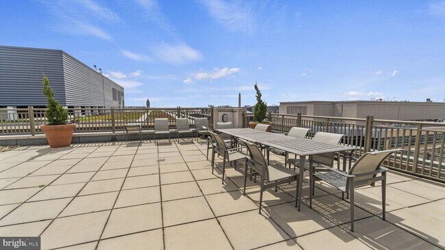 Building Photo - 1150 K St NW