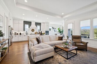 Building Photo - Luxurious living space *Fully furnished an...