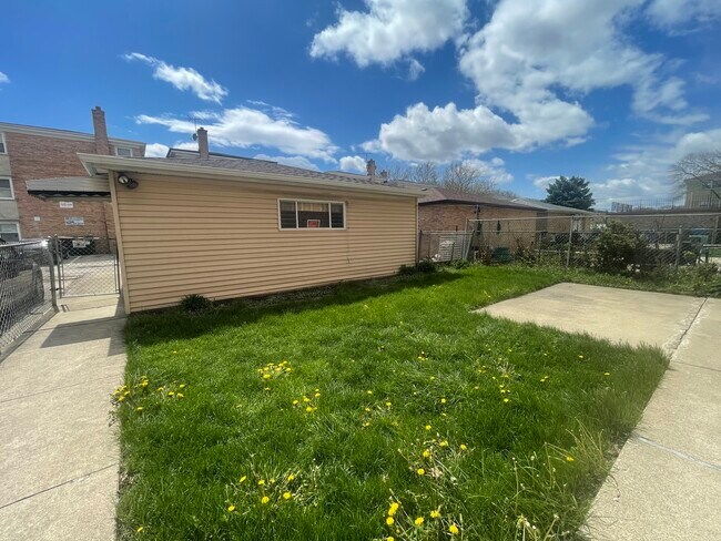 Building Photo - 8645 W Summerdale Ave